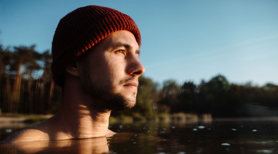 Thinking About a Cold Plunge? What the Science Actually Says
